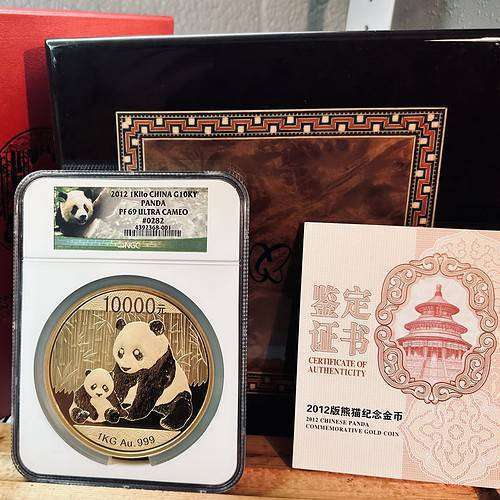 2012 1 Kilo Gold Panda with Cert. of Authenticity and Case